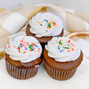 NATURALLY & ARTIFICIALLY FLAVORED UNICED WHITE CUPCAKE NATURALLY & ARTIFICIALLY FLAVORED UNICED WHITE CUPCAKE